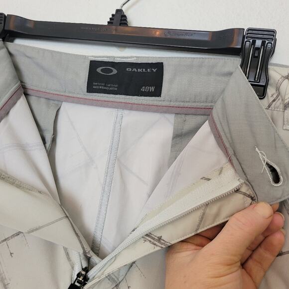 OAKLEY Men's Checked Swim Boardshorts In Cream Pockets Size 40W - Picture 3 of 8